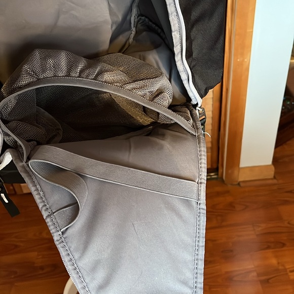 Nike backpackck with quad zip system - Picture 4 of 8